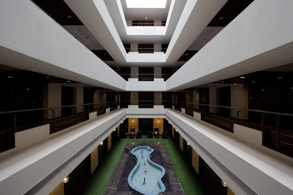 Hotel The Sky Imperial, Thaltej Ahmadábád Exteriér fotografie