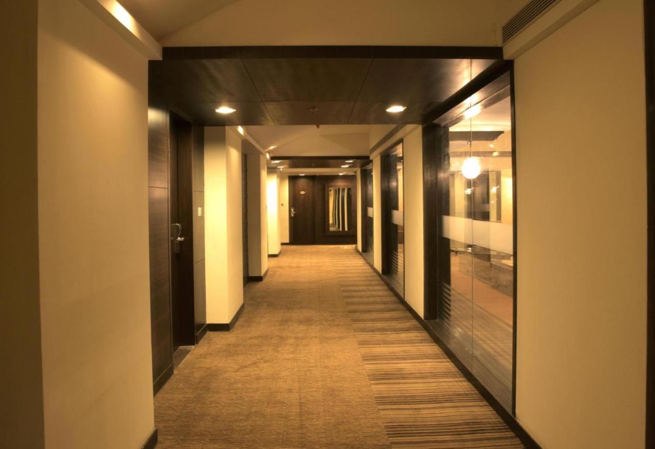 Hotel The Sky Imperial, Thaltej Ahmadábád Exteriér fotografie